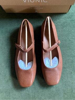Vionic Alameda Mary Jane Flat - Size 8